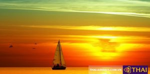 Ngắm hoàng hôn trên biển