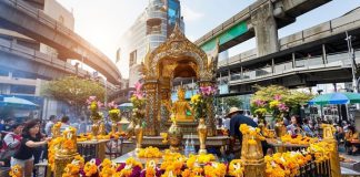 Erawan Shrine in Bangkok - Địa điểm sống ảo lý tưởng