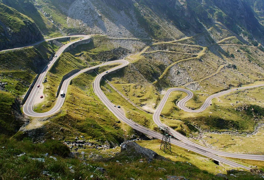 Đường núi quanh co Transfagarasan