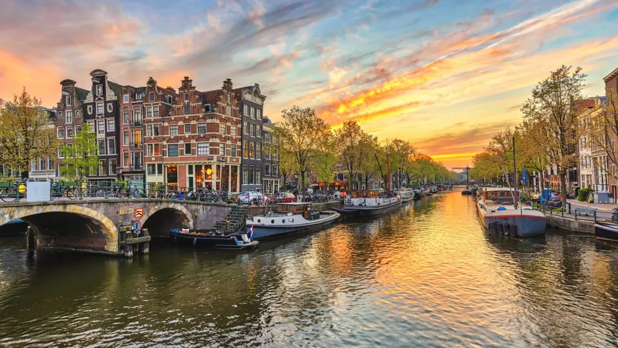 Kênh đào Amsterdam tại Hà Lan