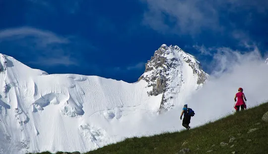 Ngọn núi Shkhara ở Georgia