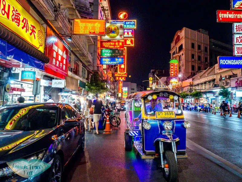 Các phương tiện trên phố Tàu Bangkok